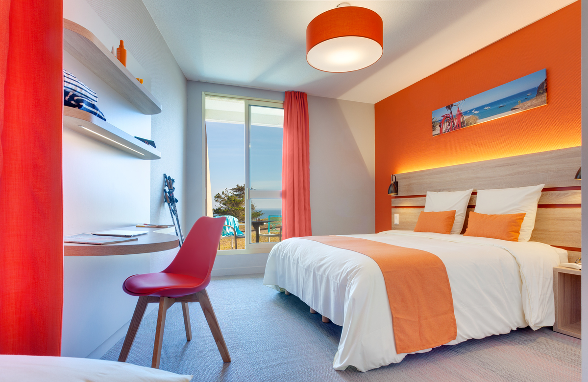 Chambre r&eacute;nov&eacute;e du village vacances de Camaret-sur-Mer