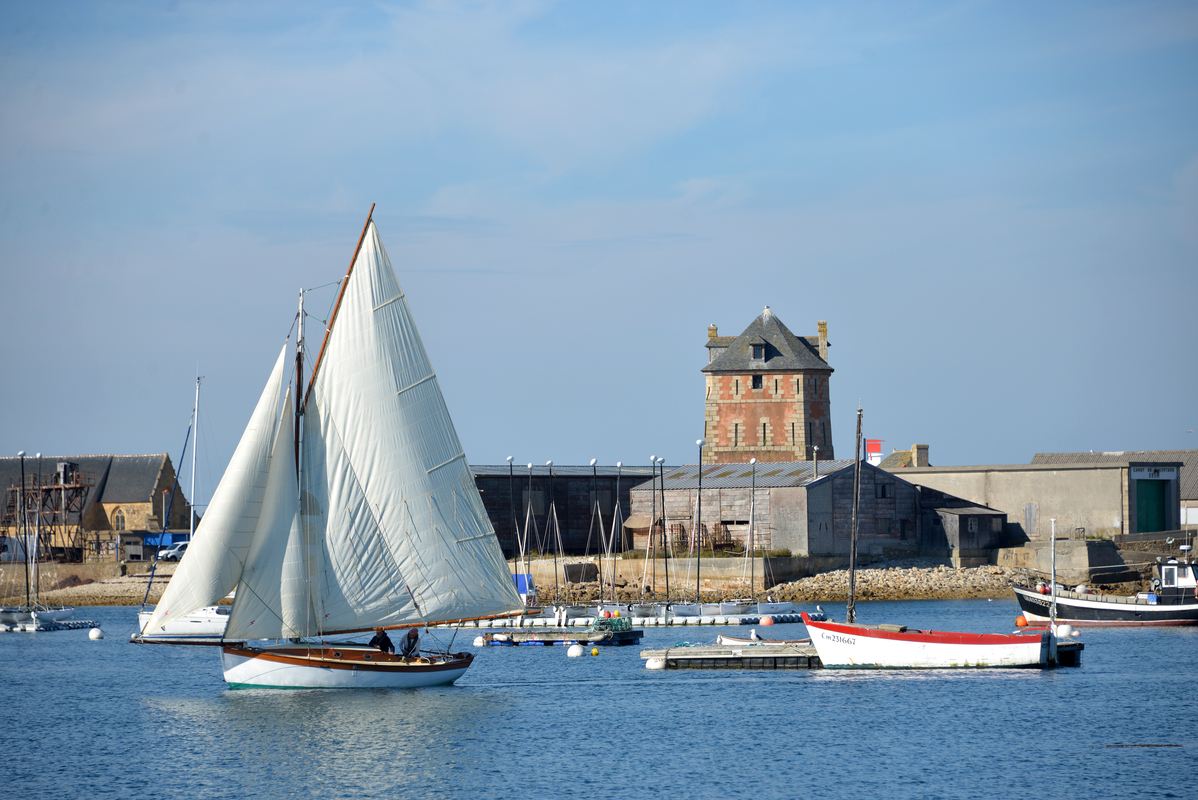 Catamaran et activit&eacute;s nautiques &agrave; Camaret-sur-Mer