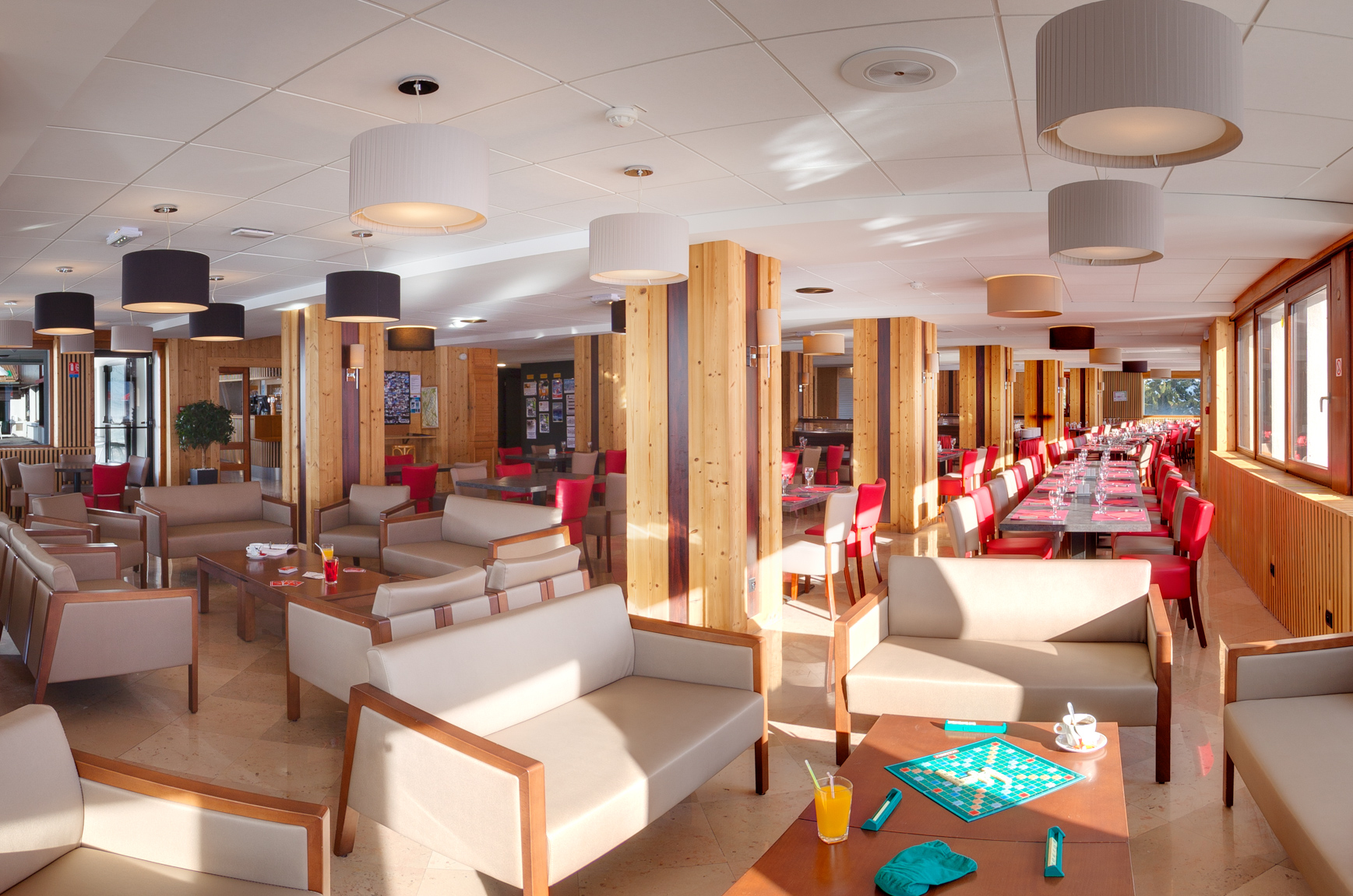 Coucher de soleil sur la terrasse restaurant du Col de Voza