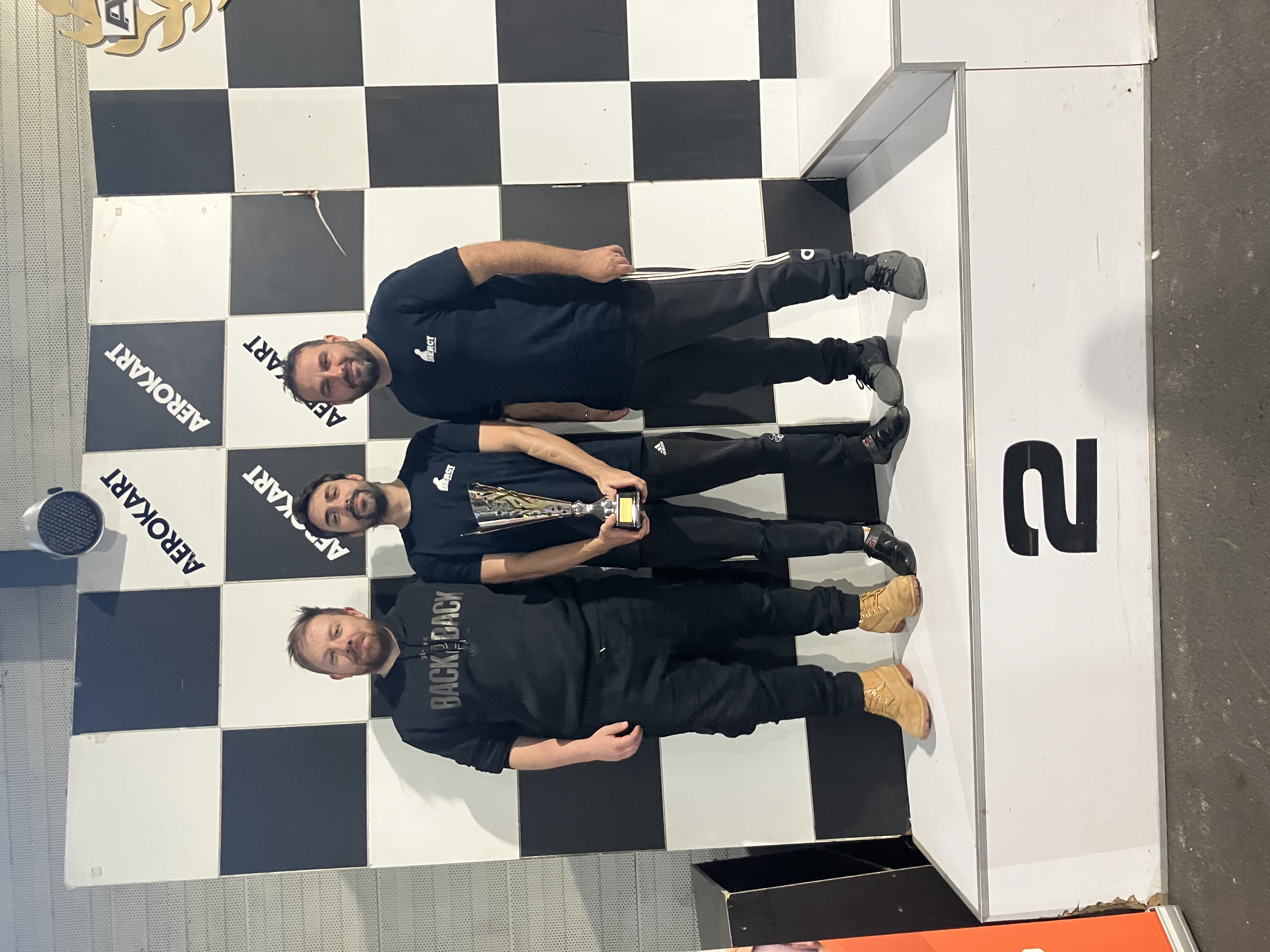 L'&eacute;quipe ALTERNATIVE SN (SNERCT) sur la deuxi&egrave;me marche du podium avec la coupe