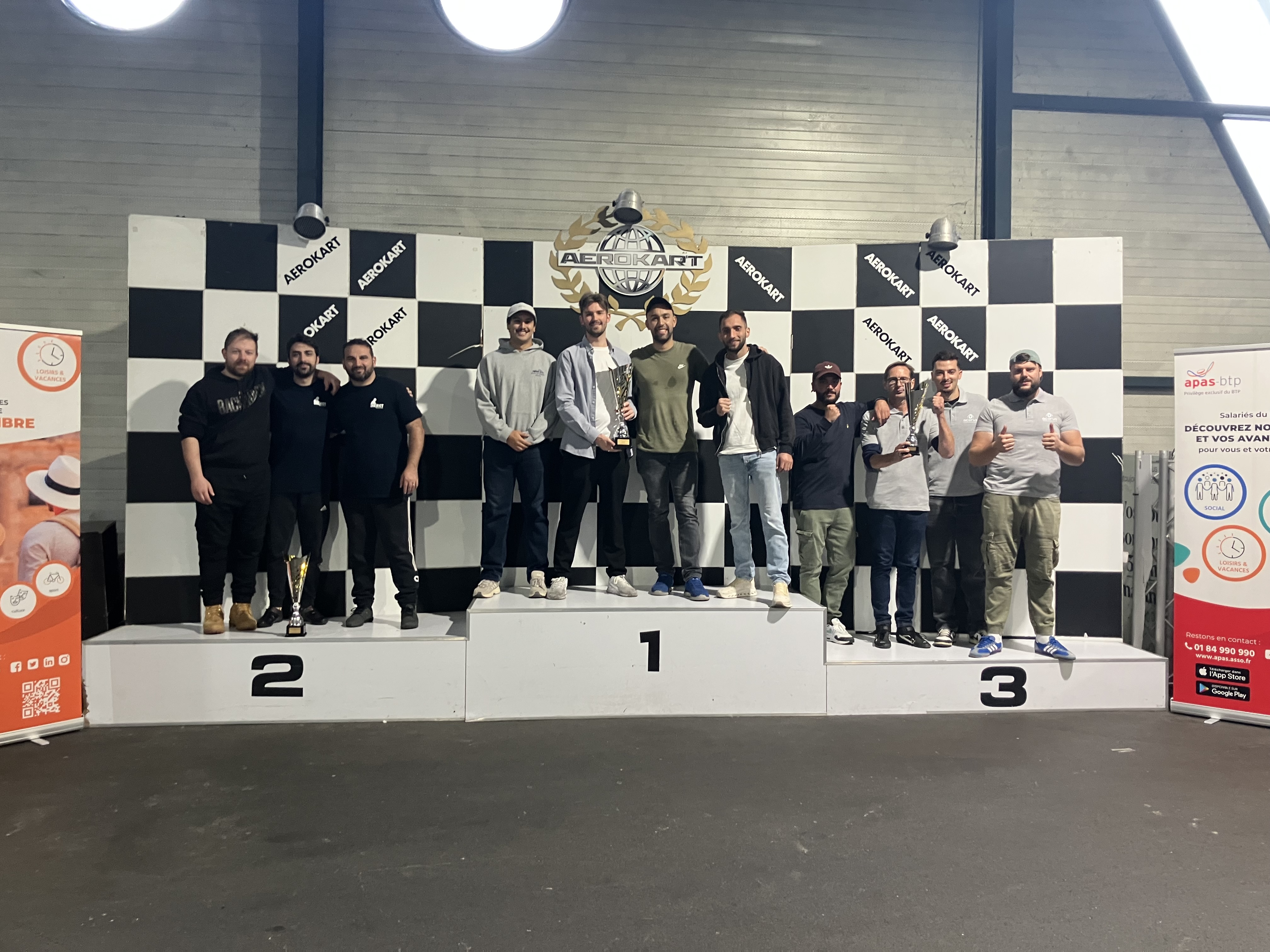 Finale 2026 - Photo de groupe des &eacute;quipes sur le podium